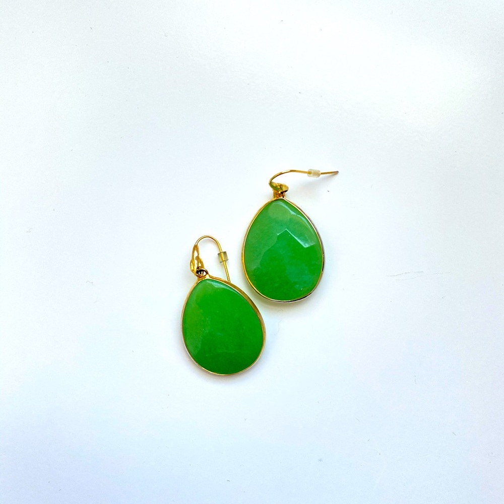 Stella & Dot teardrop green and gold earrings
